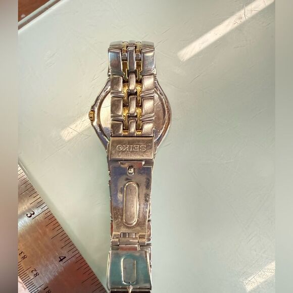 Seiko Quartz 7N42-6C10 Two-Tone Watch Gold Silver Japan EUC 6¾” Wrist - Picture 6 of 9